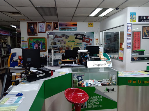 Kedai Gambar & Pakaian Pengantin TLS | 特丽纱摄影喷绘影印 Kedai Gambar & Pakaian Pengantin TLS | 特丽纱摄影喷绘影印
