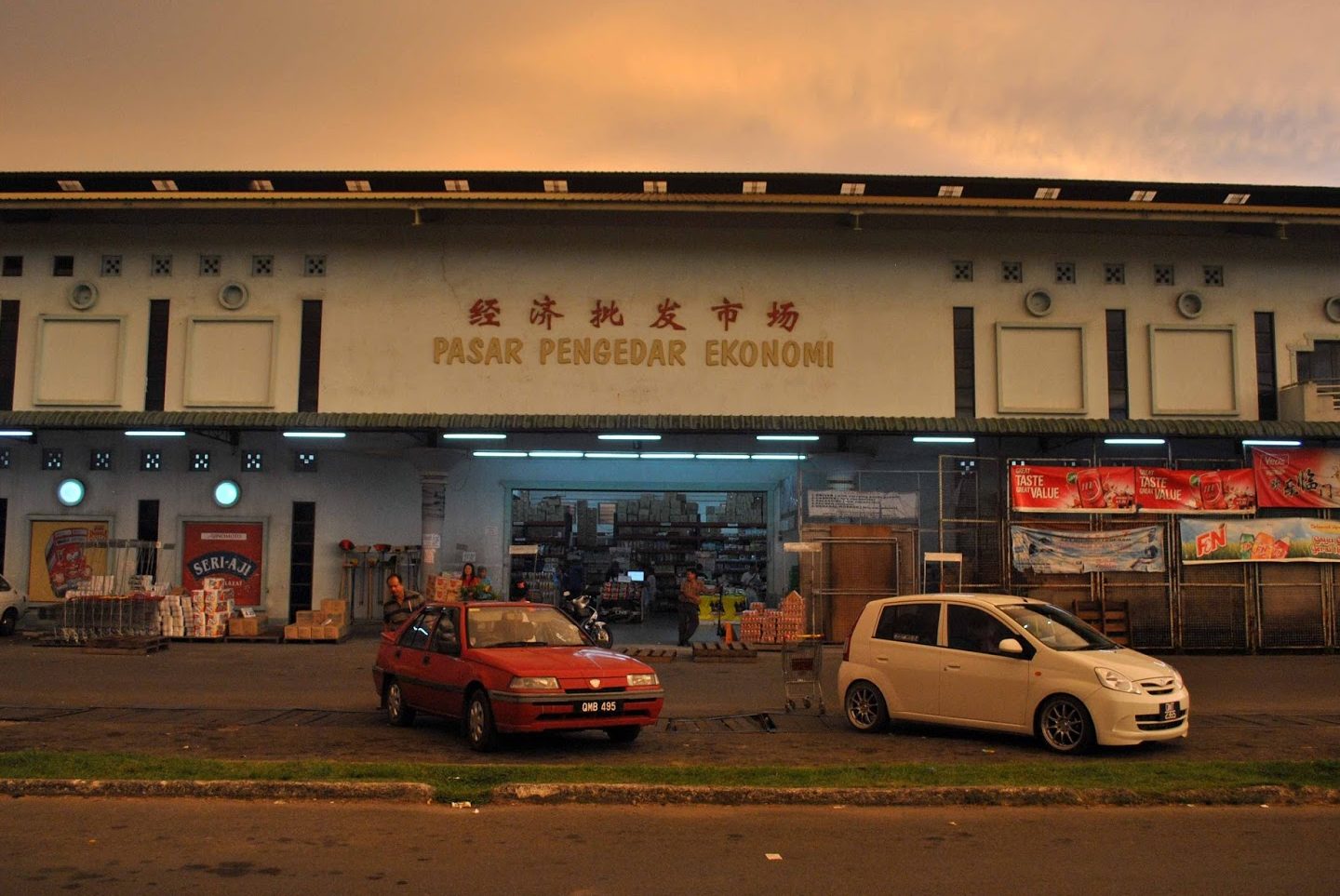 pasar pengedar ekonomi